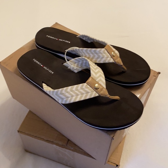 NEW Tommy Hilfiger sandal. - Picture 1 of 3